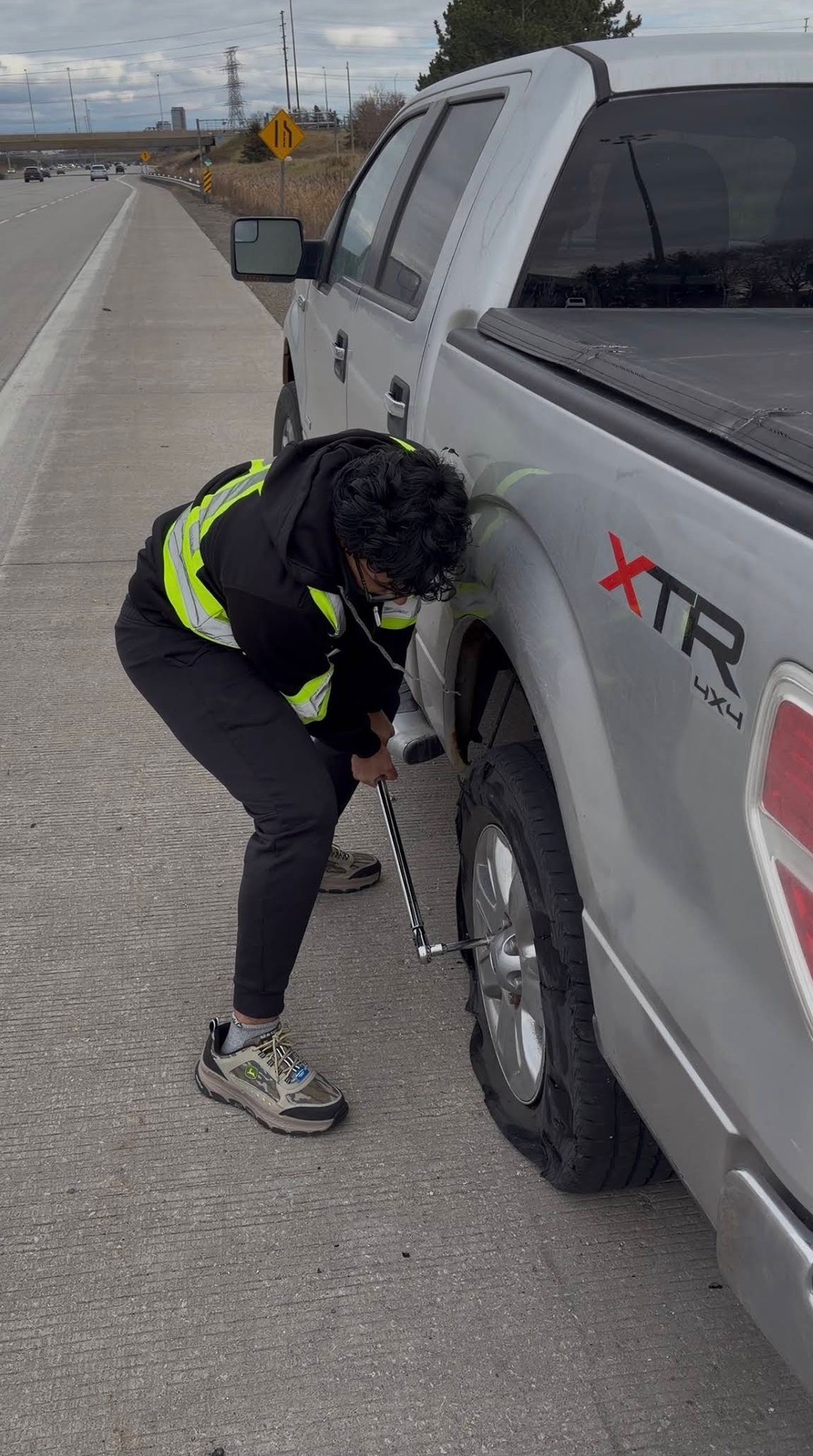 Mobile tire service equipment at a roadside tire change